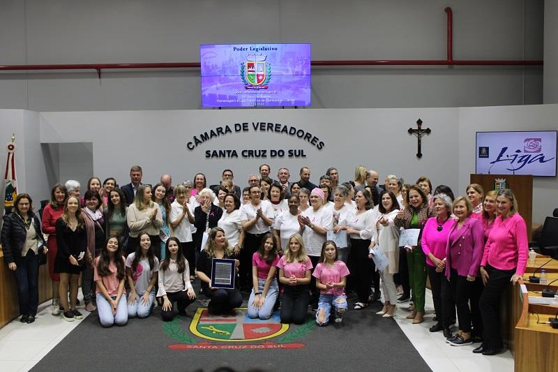 Liga Feminina de Combate ao Câncer é homenageada na Câmara de Vereadores