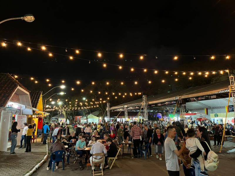 Primeira sexta-feira de Oktoberfest terá música para todos os gostos