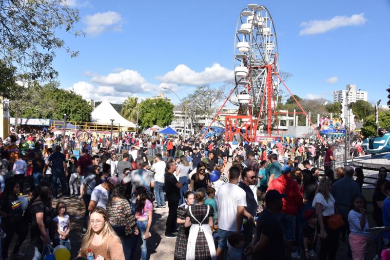 Dia da Criança leva milhares de visitantes ao Parque da Oktoberfest