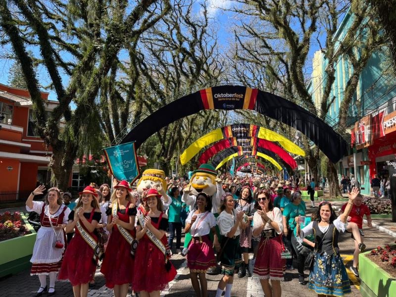 FOTOS: Maturidade Ativa celebra dia na 37ª Oktoberfest