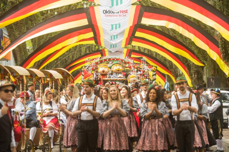 Primeiro desfile vai encher rua principal de Santa Cruz de alegria e cores neste domingo