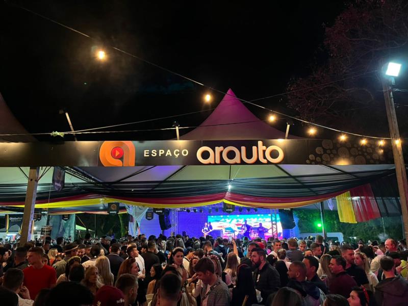 Bailão e pagode marcam o domingo no Espaço Arauto