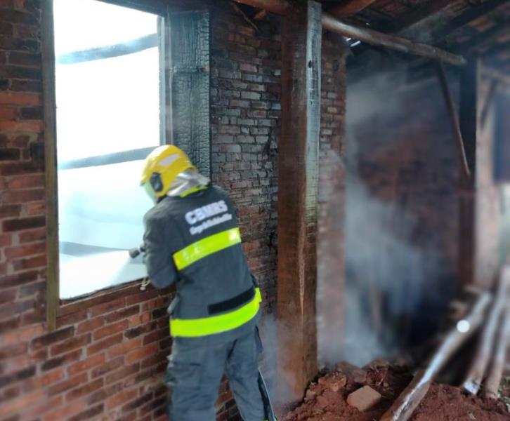 Incêndio atinge estufa de fumo no interior de Venâncio Aires