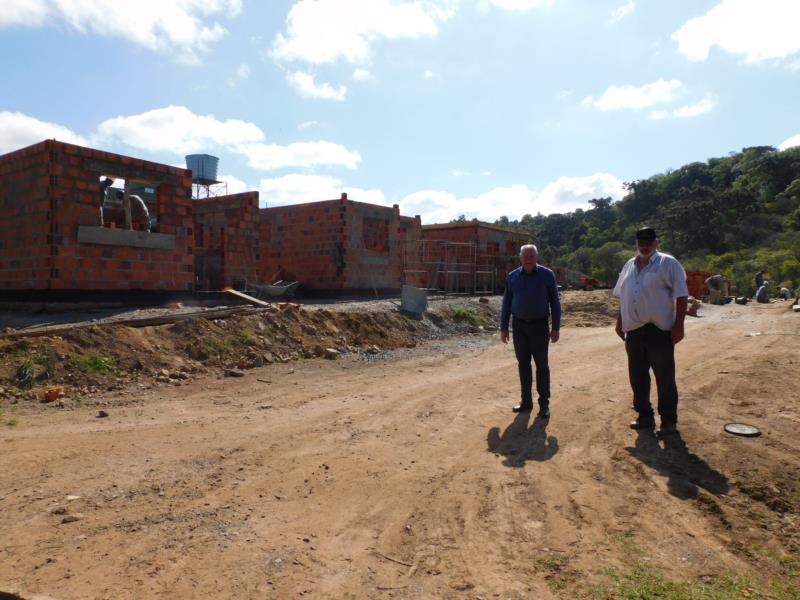 Construção de 30 casas populares avança em Sobradinho