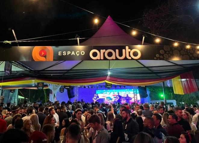 Bailão, Sertanejo, Pagode e Funk marcam o último fim de semana do Espaço Arauto na Oktoberfest