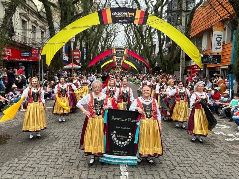 Confira ordem do desfile deste domingo da 37ª Oktoberfest