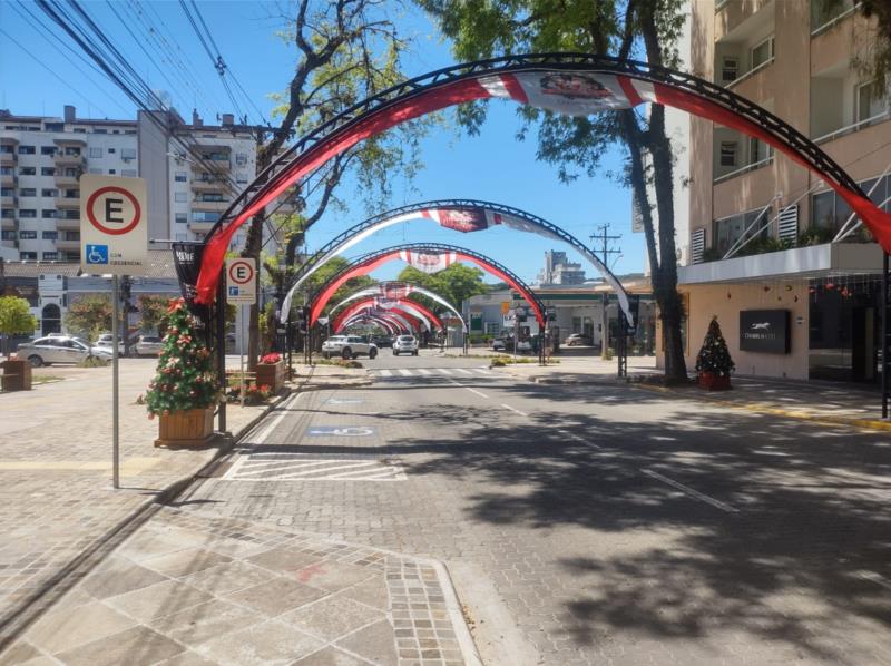 “As escolas já haviam deliberado sobre tirar o desfile do Parque da Oktoberfest”, diz presidente da AECSCS