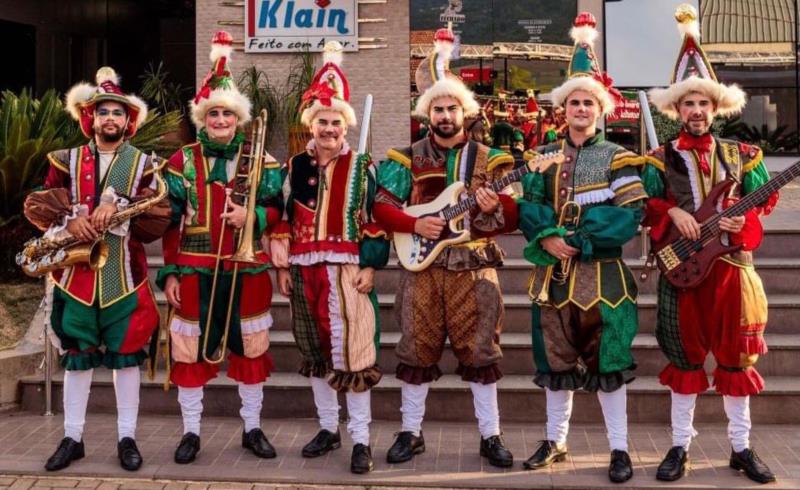 Trenó do Sexteto com os Duendes Musicais se apresenta em Santa Cruz nesta terça