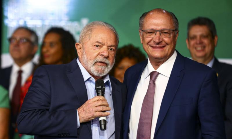 Lula e Alckmin tomam posse neste domingo; entenda o rito