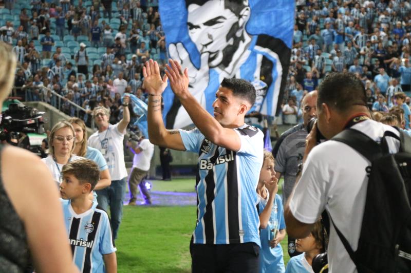 FOTOS: Luis Suárez é apresentado oficialmente no Grêmio