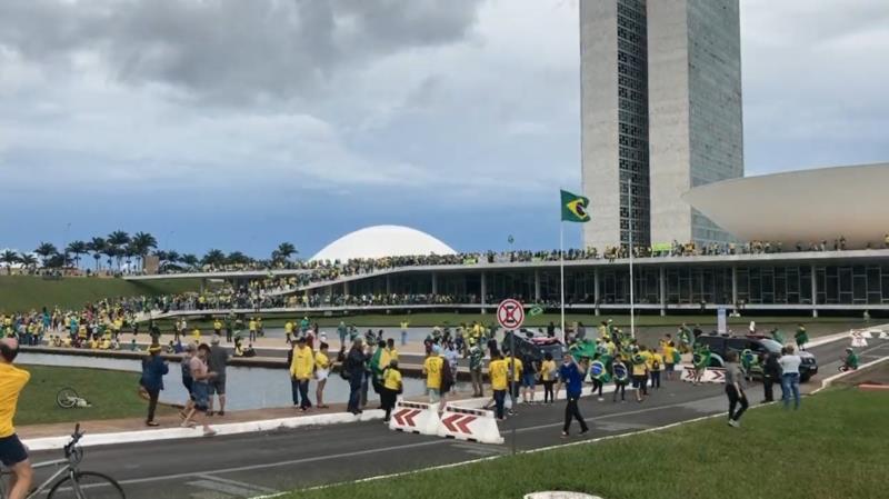 Congresso, Palácio do Planalto e Supremo Tribunal Federal são invadidos