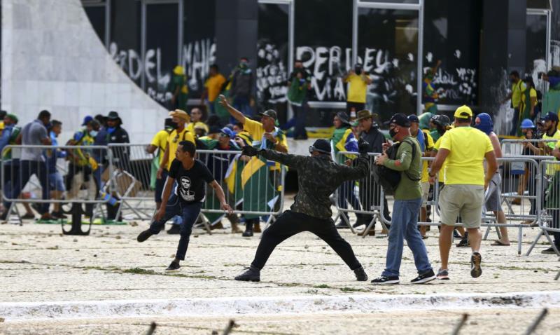 Lula decreta intervenção federal no governo do Distrito Federal