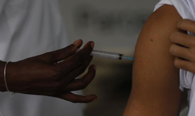 Aplicação da vacina bivalente contra Covid-19 deve começar em 27 de fevereiro