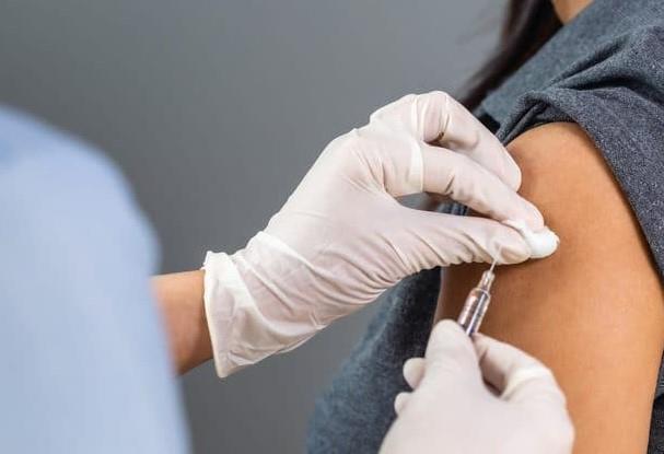 Vacina bivalente contra a Covid-19 começa a ser aplicada em Santa Cruz
