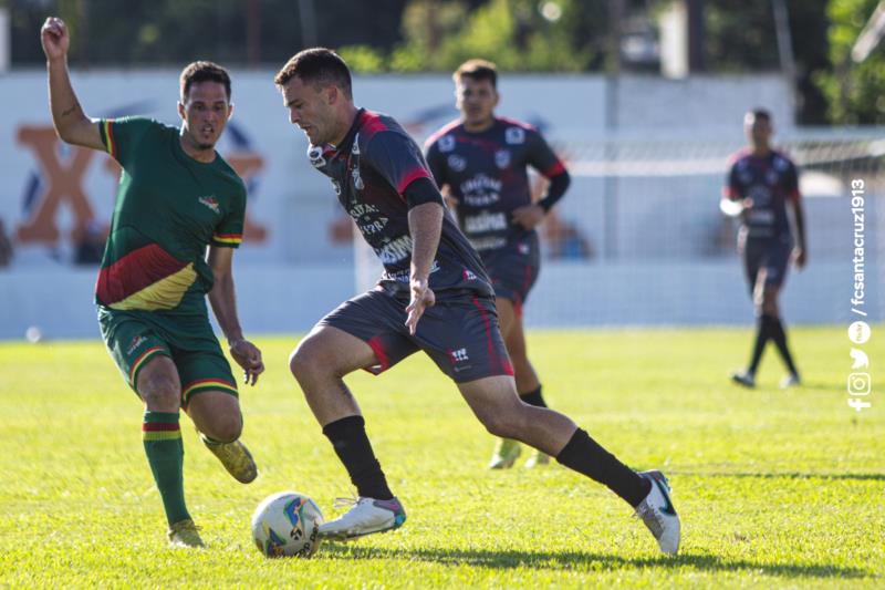 Jogo-treino entre Santa Cruz e Siapergs termina no 0 a 0