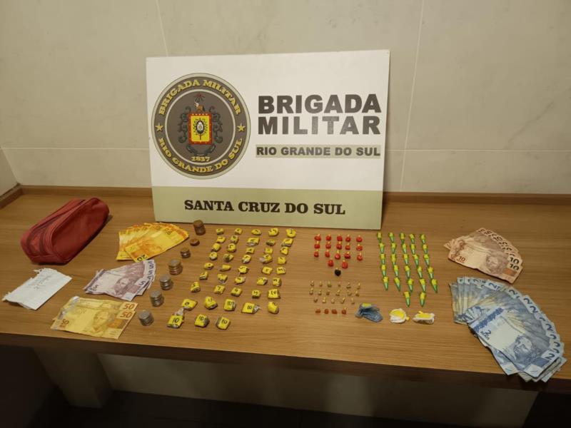 Polícia encontra crack e cocaína em parada de ônibus de Santa Cruz