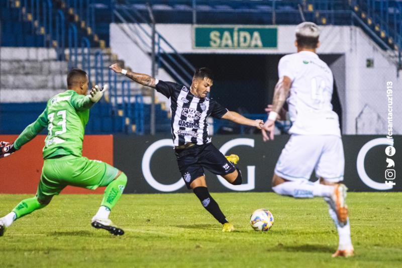 Em seu retorno à elite do futebol gaúcho, Galo perde para o Juventude