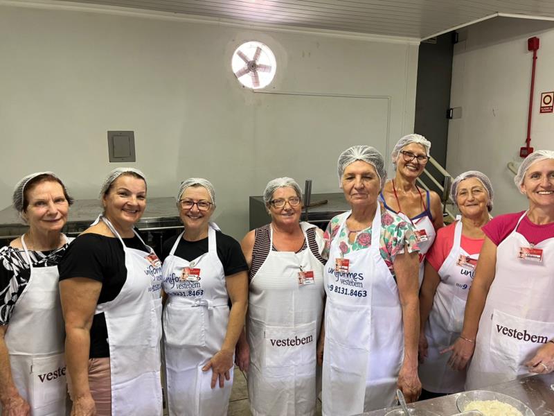 Marcada pela devoção, Festa do Bastião também é rica na gastronomia através das mãos das voluntárias