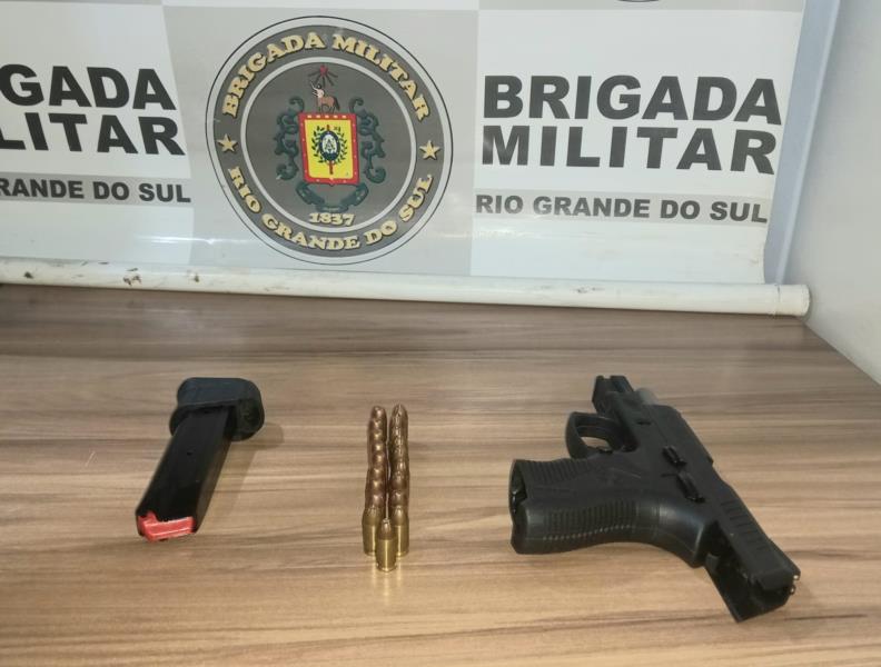 Homem é preso por porte ilegal de arma de fogo em boate na RSC-287