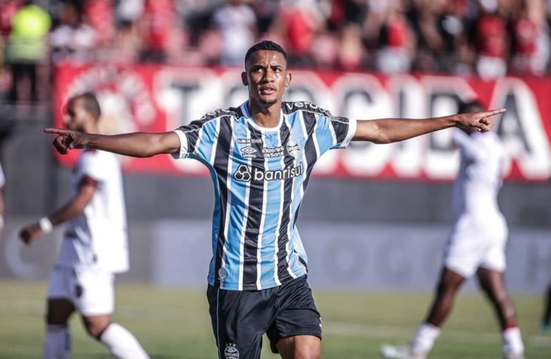 Grêmio vence Brasil de Pelotas fora de casa e sobe na tabela do Gauchão