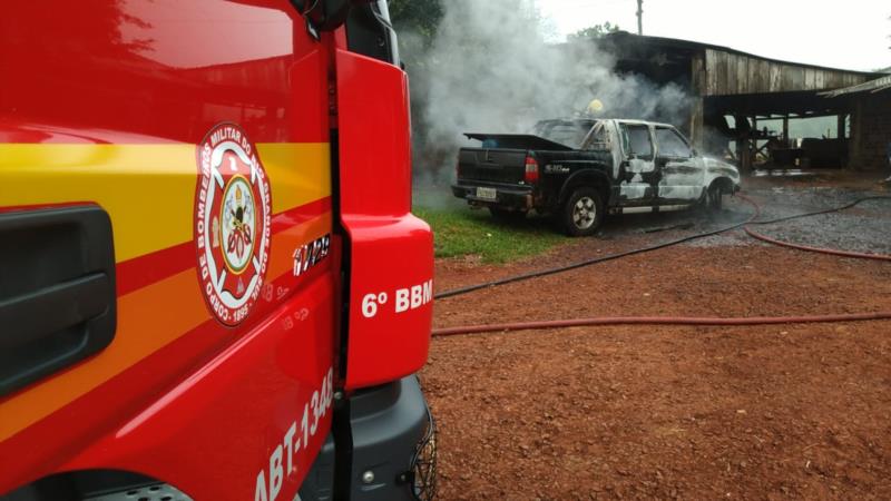 Incêndio em veículo mobiliza Corpo de Bombeiros de Venâncio Aires