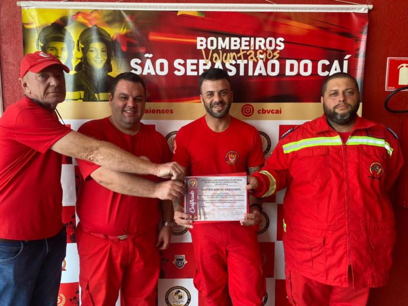 Bombeiros Voluntários de Sobradinho realizam encontro com presidente da Voluntersul