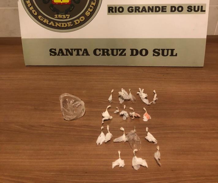 Homem é preso com quase 20 pedras de crack em Santa Cruz