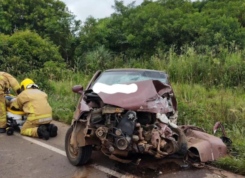 Acidente entre carro e caminhão deixa homem ferido em Vera Cruz