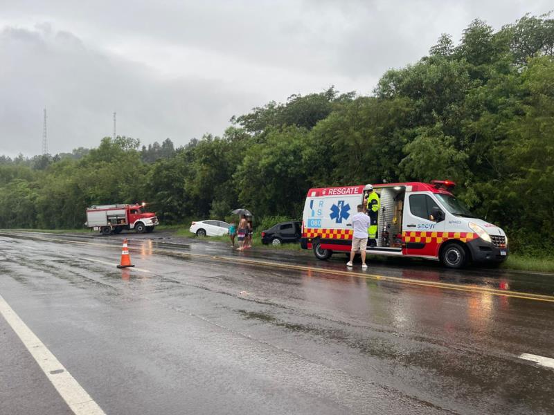 Colisão entre dois carros deixa homem gravemente ferido na RSC-287