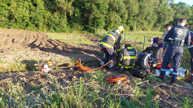 Corpo de Bombeiros e Samu atendem acidente com trator