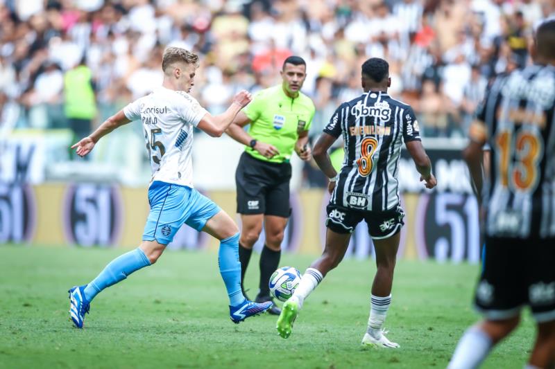 Grêmio perde para o Atlético Mineiro e deixa o G-4