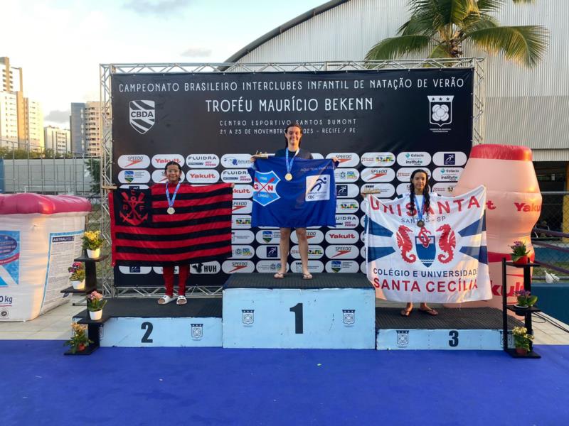 Aluna de Santa Cruz conquista quatro medalhas de ouro no Brasileiro Interclubes de Natação