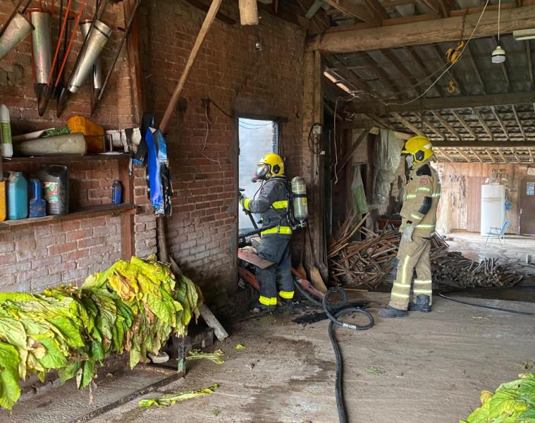 Incêndio atinge estufa de tabaco no interior de Venâncio Aires