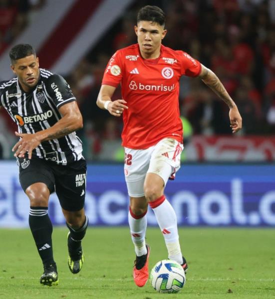 Internacional preserva titulares e perde para o Atlético-MG no Beira-Rio