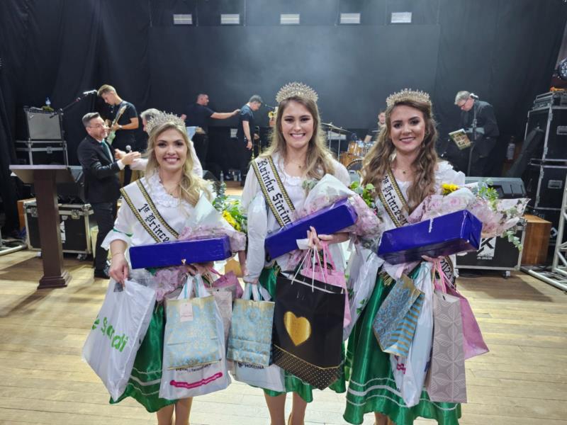 Sinimbu elege novo trio de soberanas do município