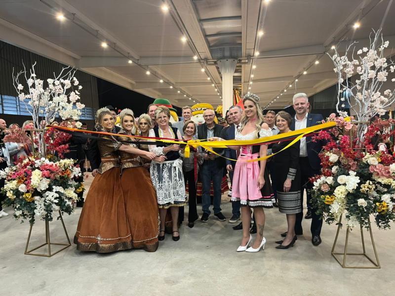 Centro de Eventos Armando Winck é inaugurado em meio à abertura da 38ª Oktoberfest