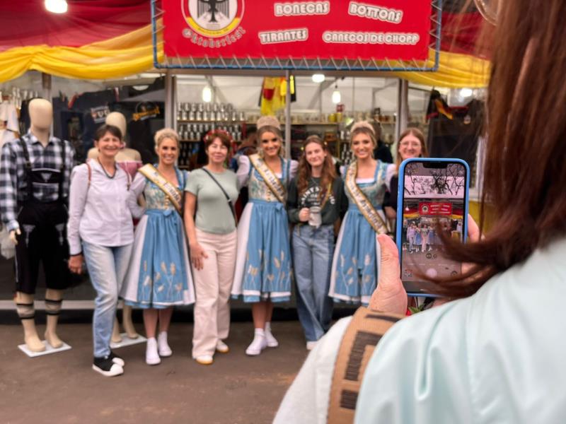 Soberanas compartilham a experiência do primeiro dia de festa: “É muita adrenalina. Só estando aqui para sentir”