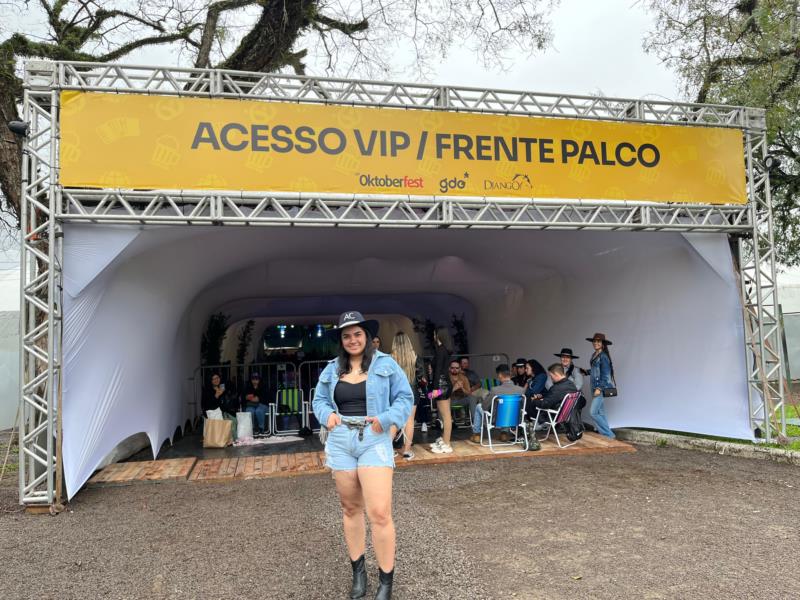 “Vai ser uma emoção indescritível”, diz primeira fã a chegar na fila para show de Ana Castela