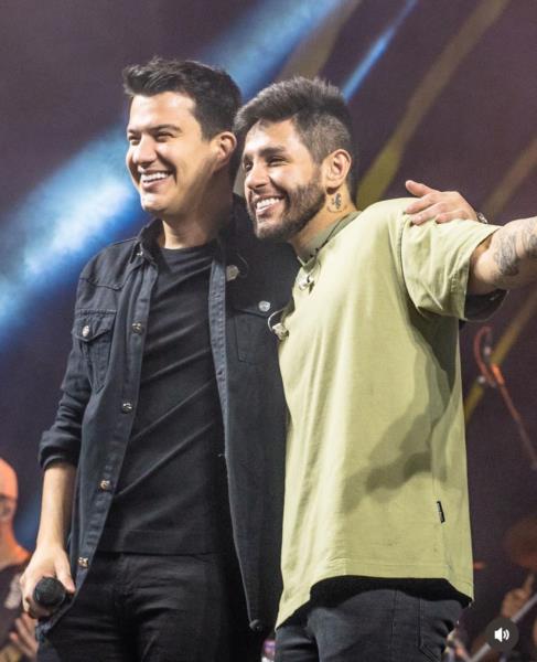 Conheça a dupla sertaneja que vai agitar a Arena de Shows nesta quarta