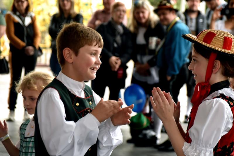 Crianças têm acesso gratuito à 38ª Oktoberfest nesta quinta-feira