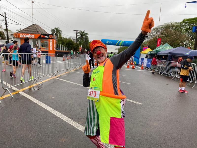 Palhaço Kiko é atração na Corrida da Alegria