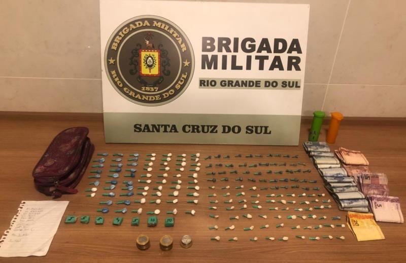 Homens atiram pedras em policiais durante prisão por tráfico em Santa Cruz