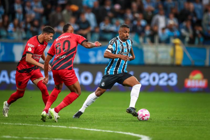 Em casa, Grêmio perde de virada para o Atletico Paranaense