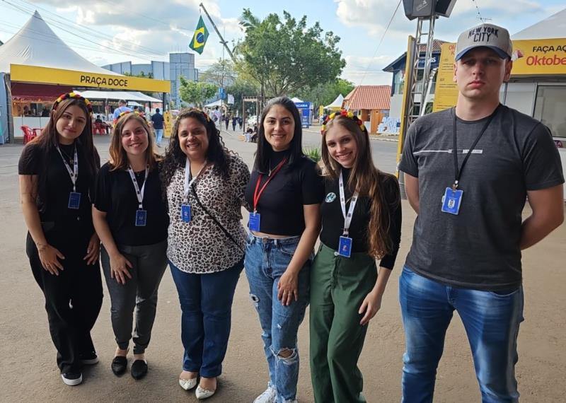 Crianças da Casa Lar de Candelária visitam a 38ª Oktoberfest