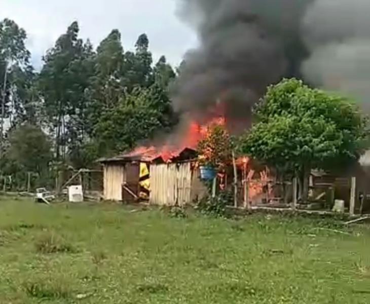 VÍDEO: incêndio em residência no interior de Santa Cruz deixa um idoso morto