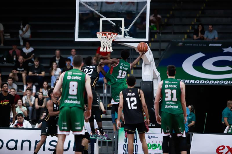 União Corinthians vence na estreia em casa pelo Novo Basquete Brasil