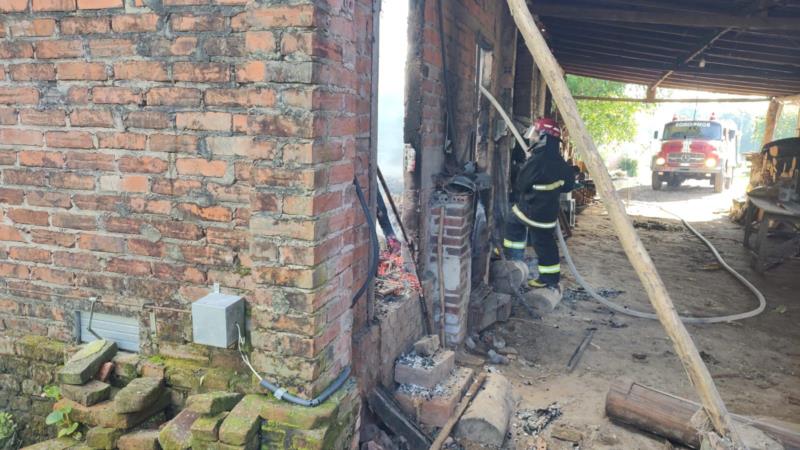 Menos de 24 horas depois, Bombeiros Voluntários atendem terceiro incêndio em estufa de tabaco