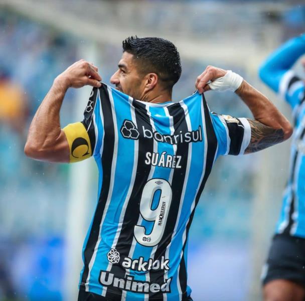 Grêmio vence o Cuiabá e diminui a distância para o líder Botafogo