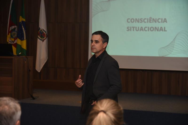 Treinamento de Sobrevivência Urbana é promovido pela Polícia Federal de Santa Cruz