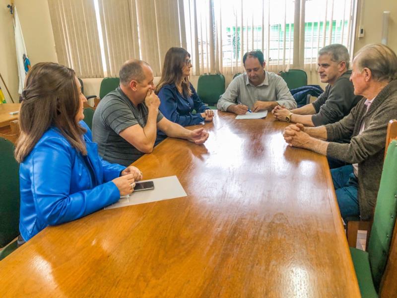 Esporte Clube São Luiz recebe patrocínio para participação em campeonato